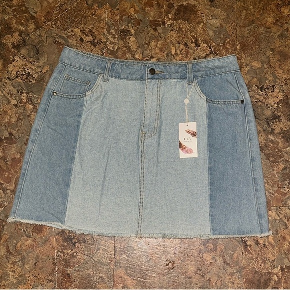 Chelsea and Violet Colorblock Patchwork Jean Skirt Blue Denim Raw Hem Size 31 - Picture 3 of 12